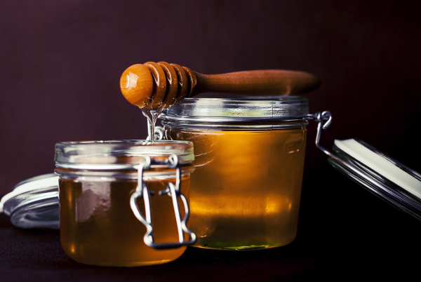 Чому в Україні подорожчав мед та скільки коштує літр якісного продукту? Розповідає голова Спілки пасічників