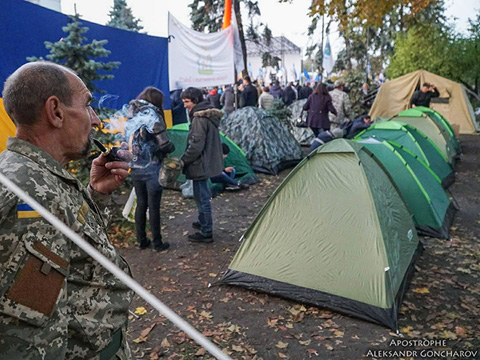 Що зараз відбувається у наметовому містечку під Парламентом (наживо у випуску новин о 13-й)