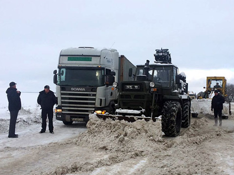 Одеську трасу звільняють від затору