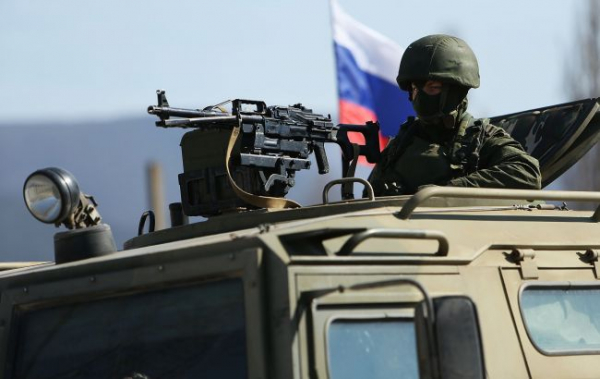 Російські військові на базарі в Білорусі продають награбоване в Україні майно — ГУР