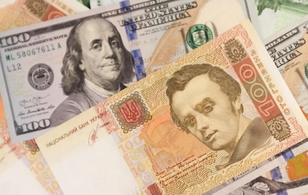 Від 29 до 35: ПриватБанк встановив ринковий курс обміну валюти. Як сильно впаде гривня? 