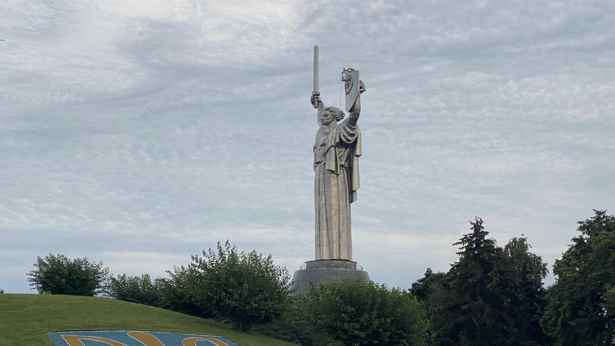 Монумент "Батьківщина-мати" у Києві перейменують на "Україна-мати" 