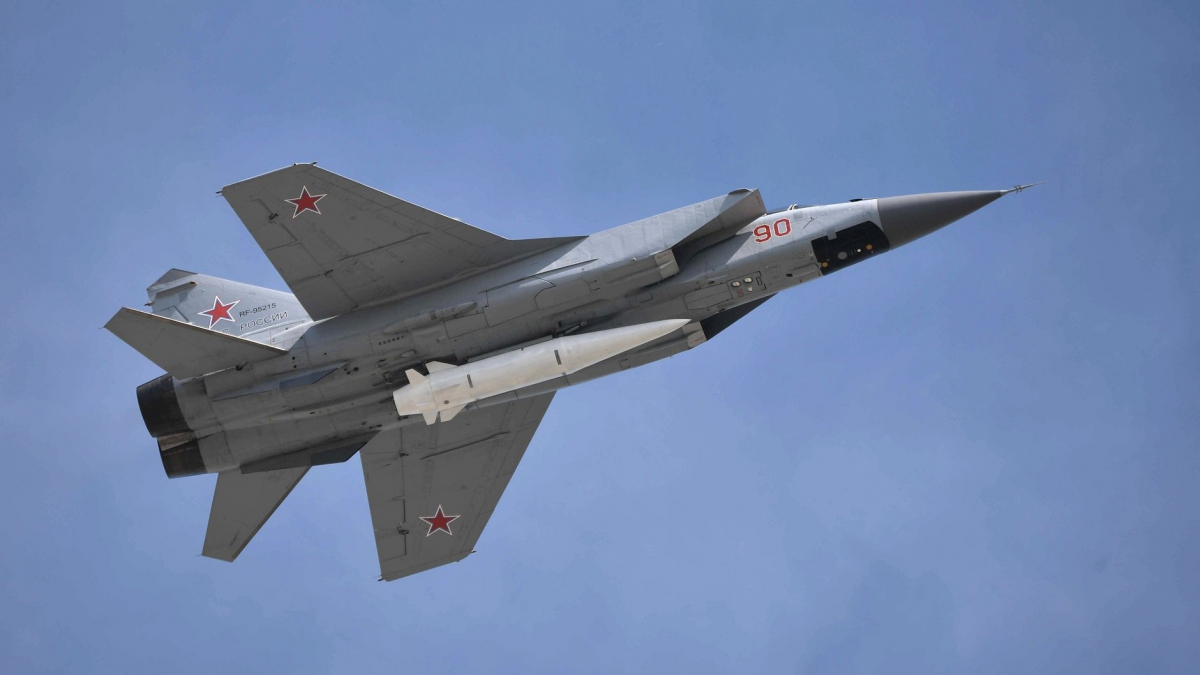 У росіян півтора десятка літаків, які заправляють у повітрі — генерал Романенко