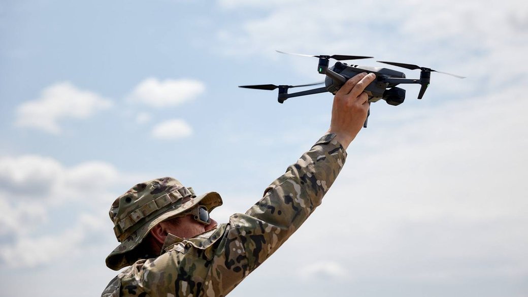  "Маємо допомагати собі самостійно" — оглядач про забезпечення фронту боєприпасами, дронами