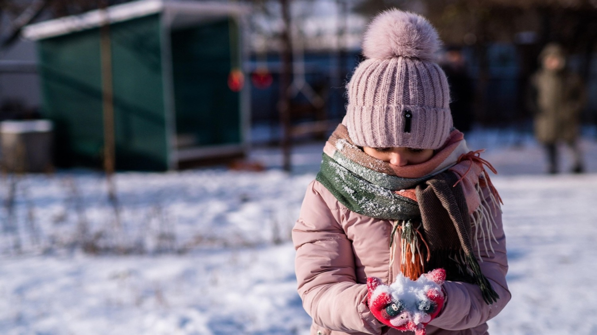 Одяг сухий, розтирання снігом та жиром шкідливі. Поради лікаря в холоди 