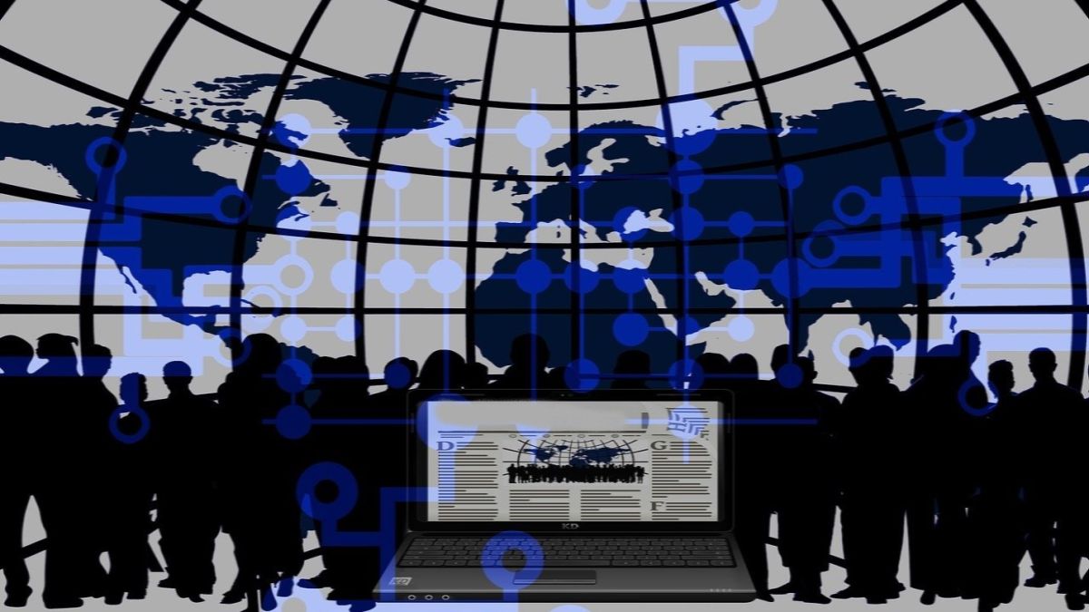 Артур Колдомасов: Теорії змови про Україну значно ближчі до нас, ніж здається 