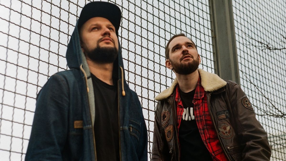 Хороших новин вже немає давно: SMLSKP і Anton Kramar випустили трек "Мовчи"