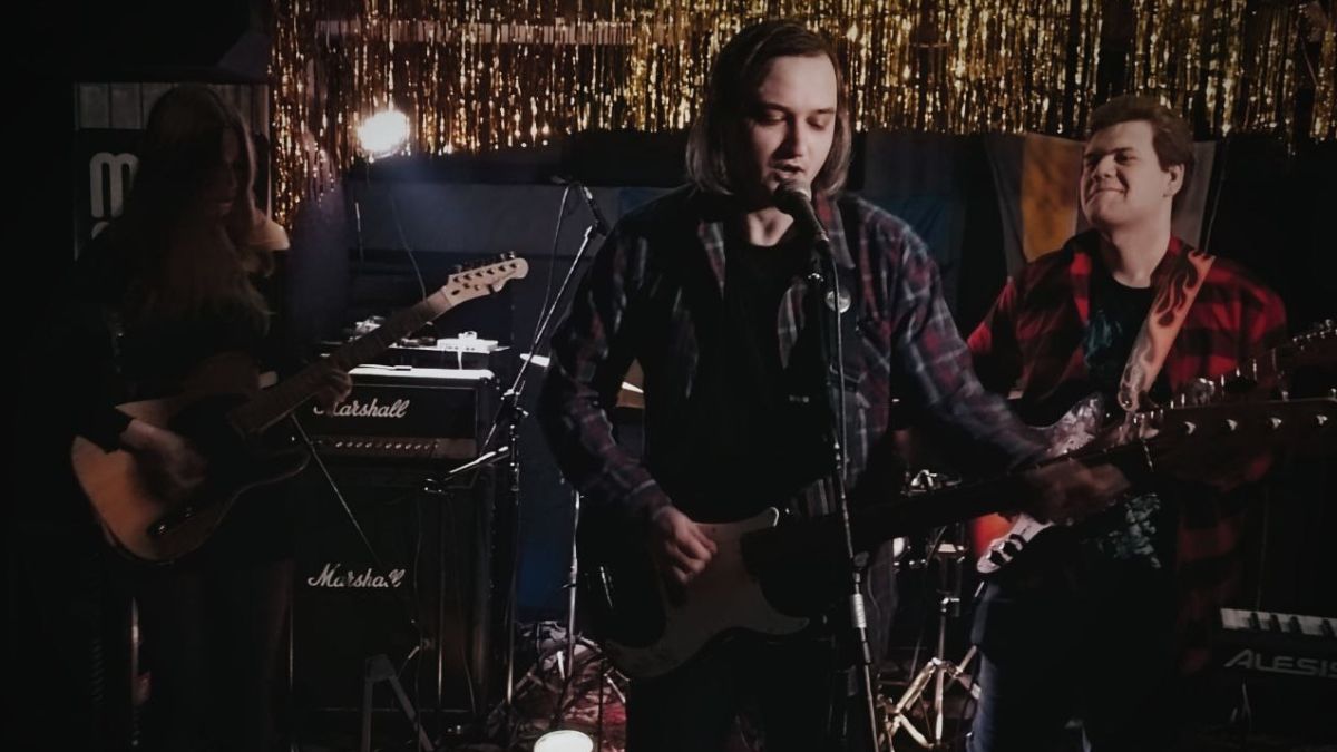 З попелу згаслих емоцій: Electrobirds випустив сингл "Мости"