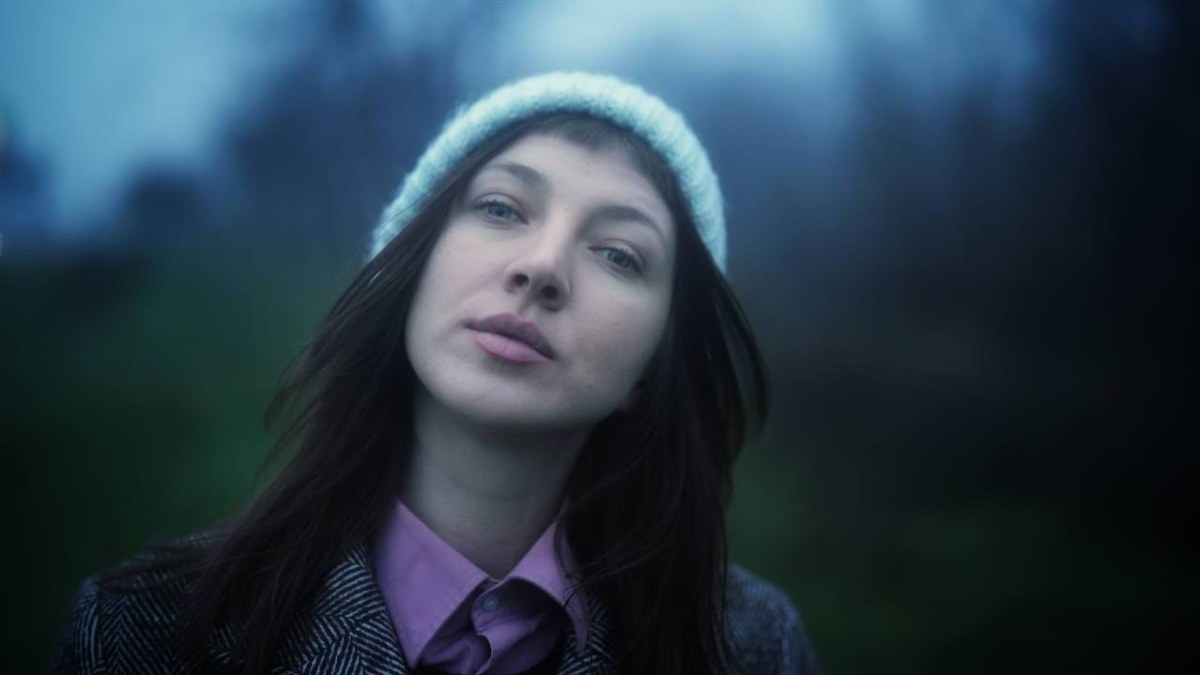 Без гучних лозунгів: Kate Soul представила новинку "Тут" 
