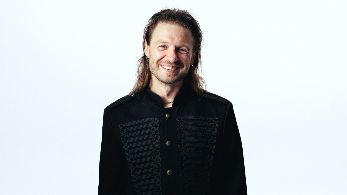 Відкинувши утікачізм: Стас Корольов випустив максісингл "your quest is over we present you a new quest" 