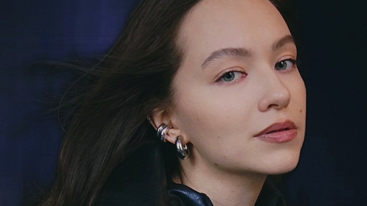 Ти шлях до зцілення, а я погана звичка: АЗІЗА презентувала новинку "Давай мінятися" 