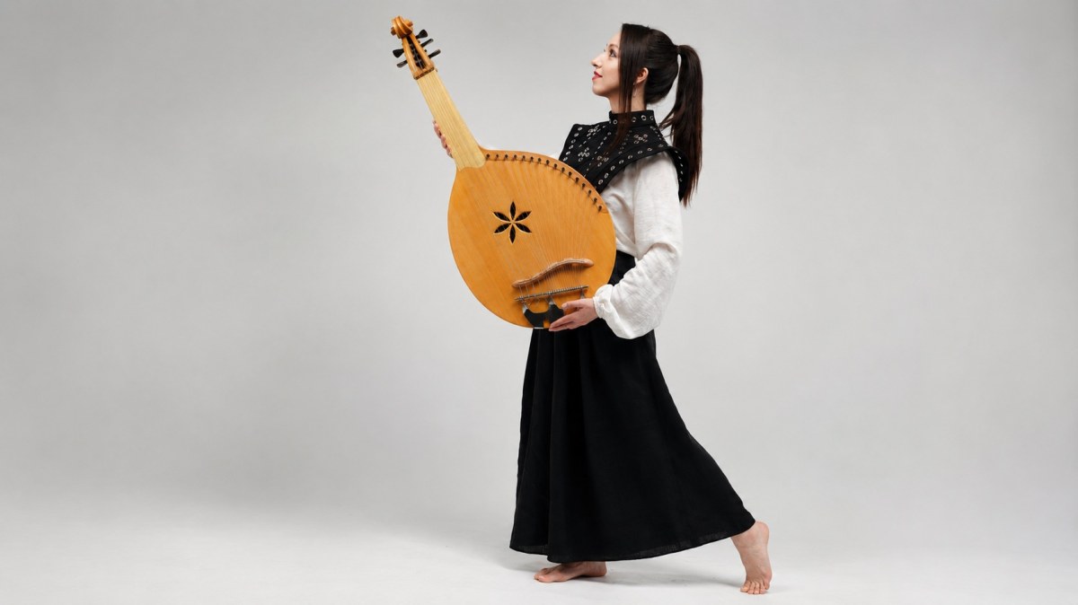 Про тих, хто воює, і тих, хто чекає: Banduragirl представила новинку "Коник вороненький"