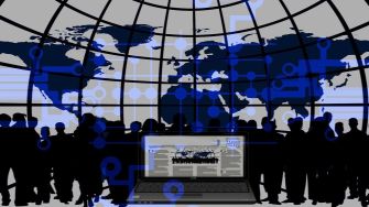 Артур Колдомасов: Теорії змови про Україну значно ближчі до нас, ніж здається 