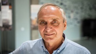 Зняв двері з кабінету, щоб будь-хто міг до нього прийти. Романцова про Козловського  