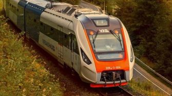 У 2025 році із 40 зачеперів 19 загинуло. Що змушує підлітків грати зі смертю на залізниці?